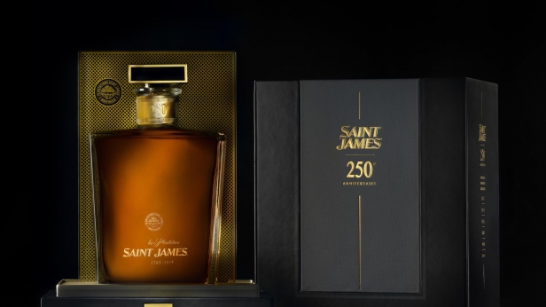 Une cuvée Saint-James limitée à 800 exemplaires pour le monde entier et proposée à l'occasion des 250 ans de la marque, élaborée entre autres à partir d'un rhum de millésime 1885 ! A s'offrir à 800 €