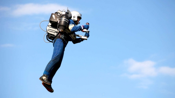 Un autre objet culte du cinéma voit le jour ! Après l'hoverboard, c'est le jetpack qui est produit: JB-9 file à 100 km/h et propose 10 minutes d'autonomie !