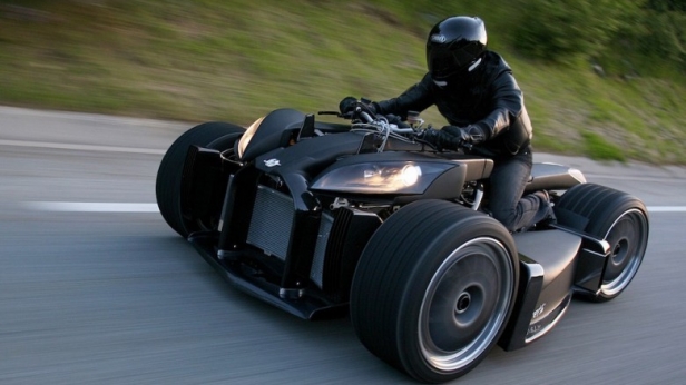 Le Wazuma V12, un quad équipé d’un moteur V12 5.0L BMW , qui revendique une puissance brute de 350 chevaux ! Il sera vendu à 200 000 euros.
