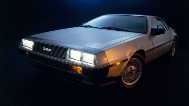 La fameuse DeLorean de Retour Vers Le Futur va être rééditée à 300 exemplaires ! Visuellement identiques à leur modèle, elles bénéficieront tout de même d'équipements modernes. Il faudra débourser 100 000$ pour ce saut dans le passé