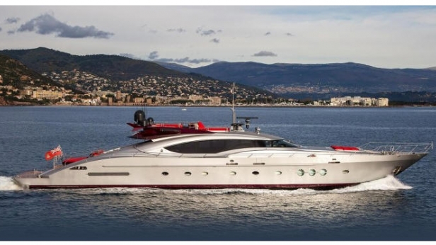 6.900.000€ est le prix du Vitamin, un yacht luxueux et au design spectaculaire, et le seul PJ120 comprenant des TRAC Zero Speed Stabilisers !