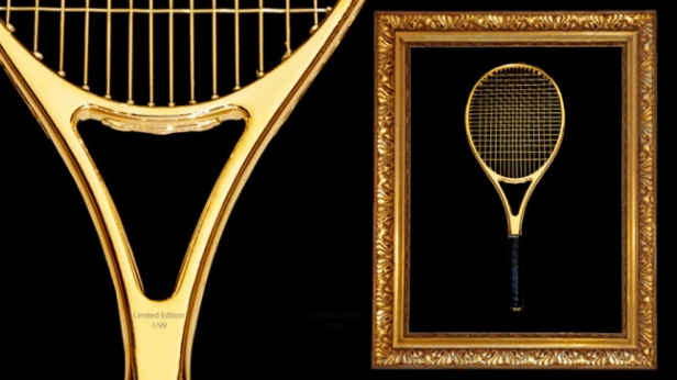 Même si vous ne serez jamais champion de tennis, vous pouvez vous offrir cette raquette: toute en or 24k, la Champion’s Tennis Racket Limited Edition a été conçue en 99 exemplaires seulement, par les artisans de Goldgenie.Vendue environ 1400 € pièce