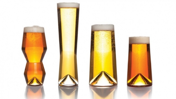 Appréciez votre bière dans un verre de la collection Monti de Sempli: différentes dimensions selon leur utilité et une forme pyramidale pour garder la fraîcheur du breuvage un peu plus longtemps - à 55 $ l'unité