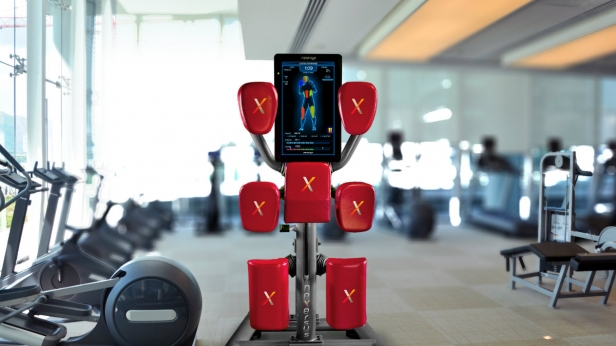le Cross Body Trainer est un punching ball connecté, qui vous accompagnera à travers toute une série d'entraînements et d’exercices qu’il faudra reproduire. La version grand public est proposée à 715 euros.