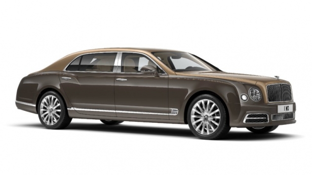 Bentley présente la Mulsanne First Edition, fabriquée artisanalement en 3 modèles limités à 50 exemplaires seulement. Une voiture qui définit le luxe dans le monde automobile !