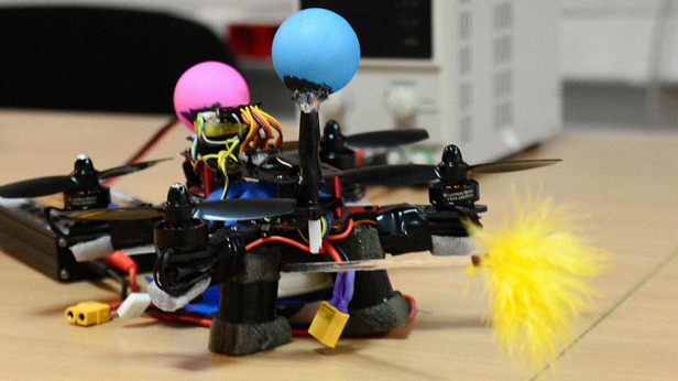 B-droid est un robot qui fait le job des abeilles